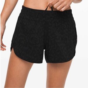 lululemon athletica Tracker Short V *4"
Formation Camo Deep Coal Multi